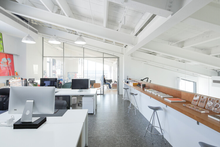 Beijing FUNS iTown H9 Office Design: Embracing the Passing Landscape