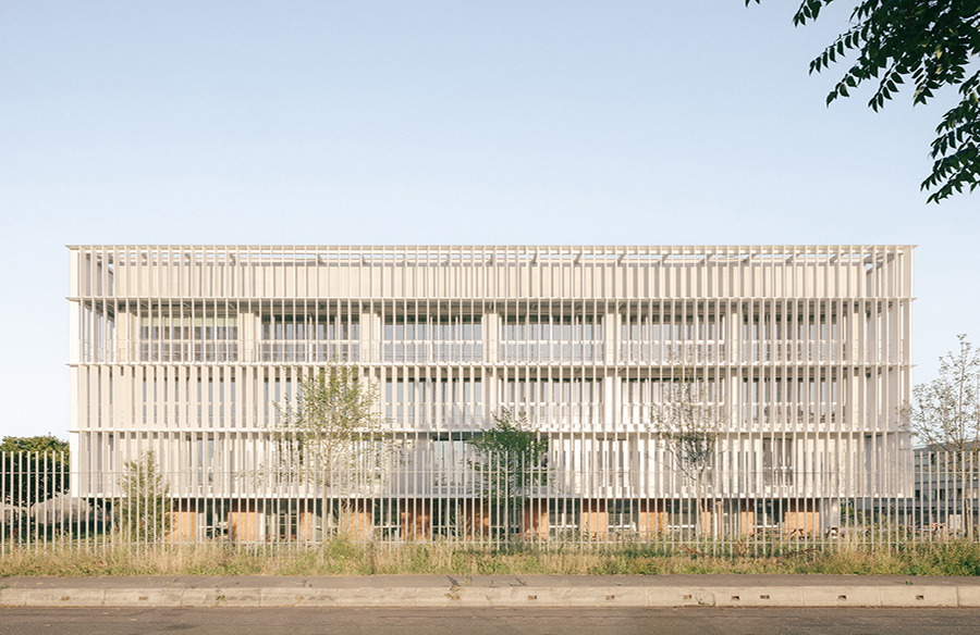 Crafting Architectural Harmony: ESIEE[it] Higher Education School in Pontoise, France